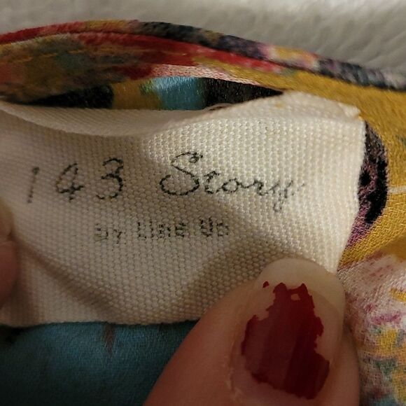 143 Story floral design top‎ - Picture 4 of 5